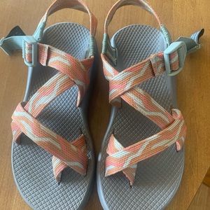 Used women’s size 6 chacos.